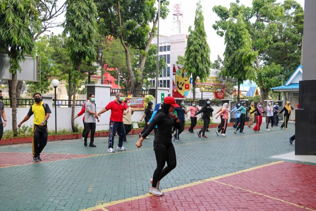 Tingkatkan Imunitas Tubuh, Kanwil Kemenkum Ham Riau Senam Bersama