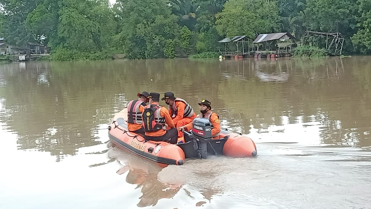 Fajar Dicari Tim SAR Usai Hilang Saat Cari Ikan di Sungai Siak