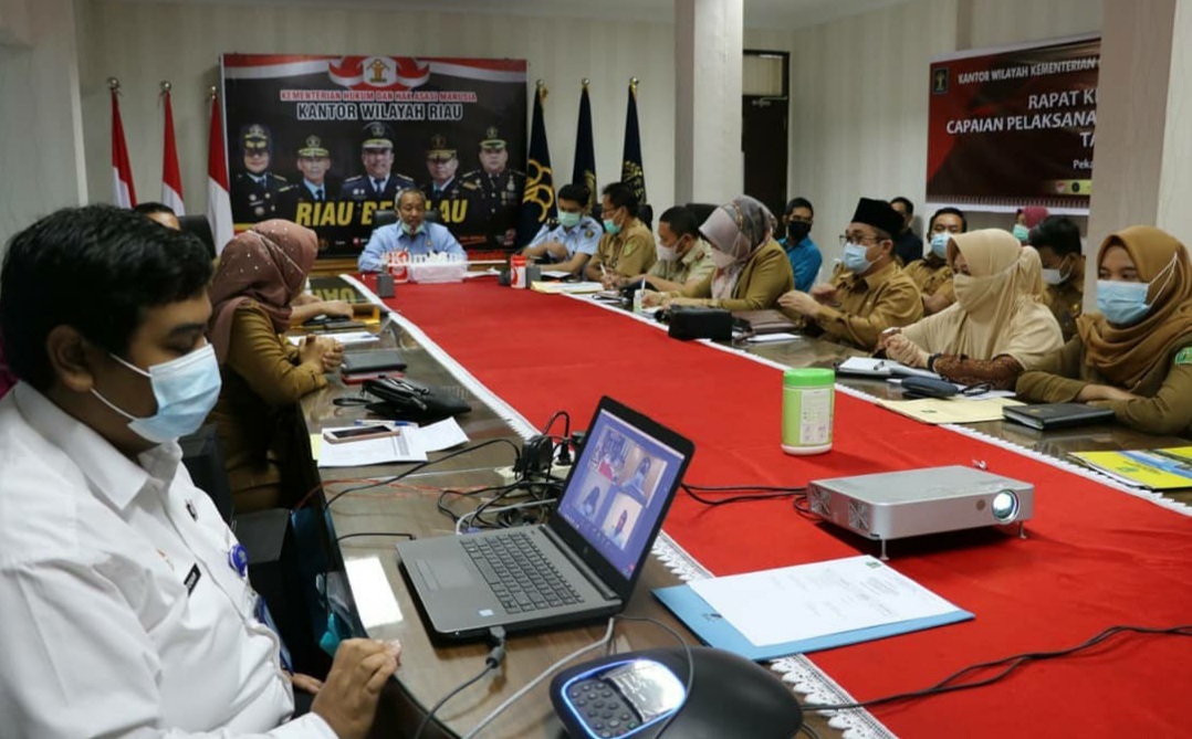 Kanwil Kemenkumham Riau Rapat Kerja Laporan Capaian Aksi Ham