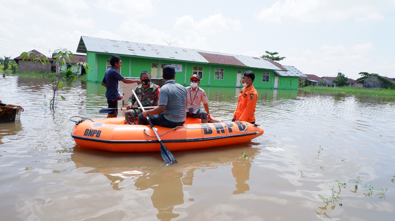 Banjir Semakin Parah, Sebagian Warga Pekanbaru Dievakuasi