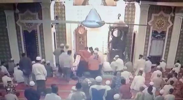 Viral Video Ustaz di Riau Meninggal Dunia saat Sujud Salat Taraweh