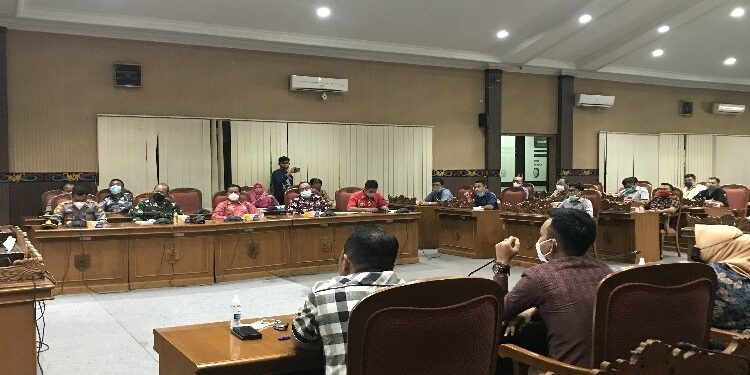 Realisasi Kebun Plasma dan Pohon Sawit di Pinggir Sungai Disoal Warga