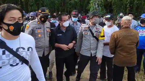 Bantu Petani Sawit, Mantan Wakil Menteri Dihadang Massa