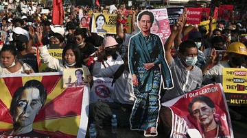 Demonstran Myanmar Peringati Ulang Tahun Suu Kyi di Jalanan