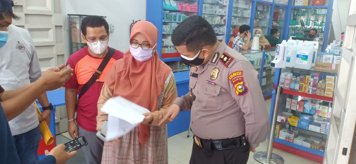 Polsek Tampan Cek Harga Obat di Sejumlah Apotek