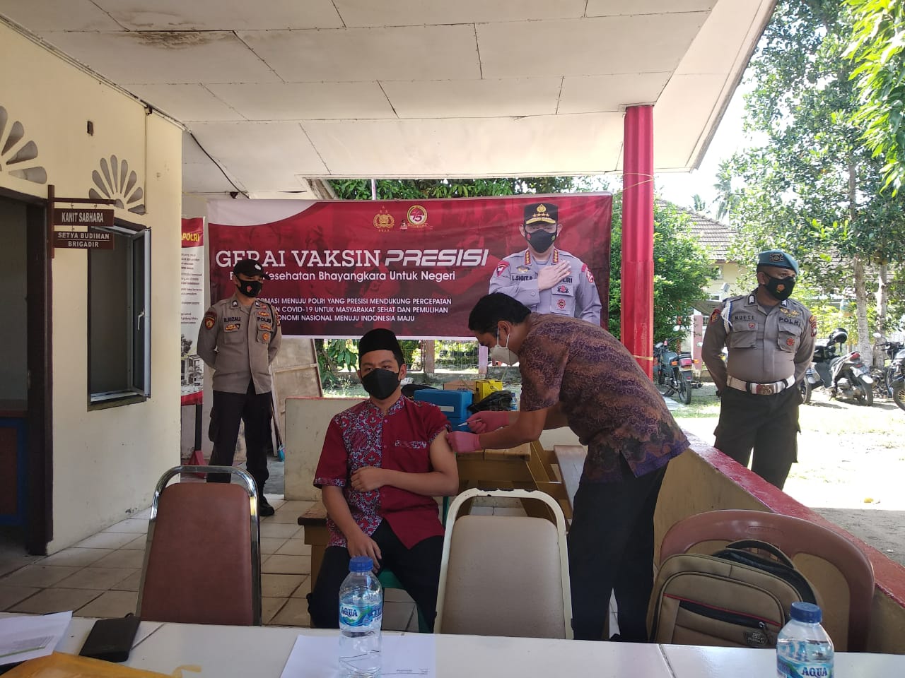 Pelajar SMP, SMA dan Pesantren di Kepri Jalani Vaksinasi Covid-19