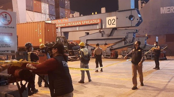 Sopir Truk Tertimpa Kontainer Berujung Operator Tersangka