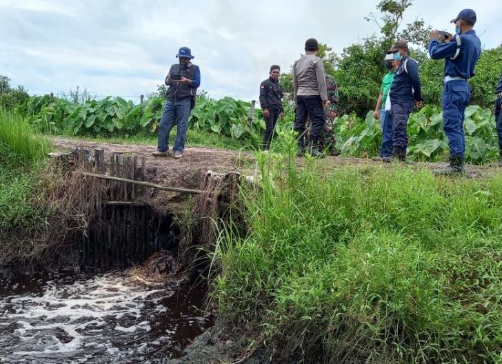 Limbah Sawit Bocor ke Sungai, Warga Mengeluh