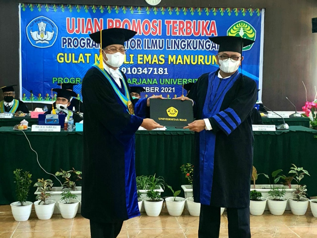 Ketum Apkasindo Lulusan Tercepat dalam Program Doktor Universitas Riau