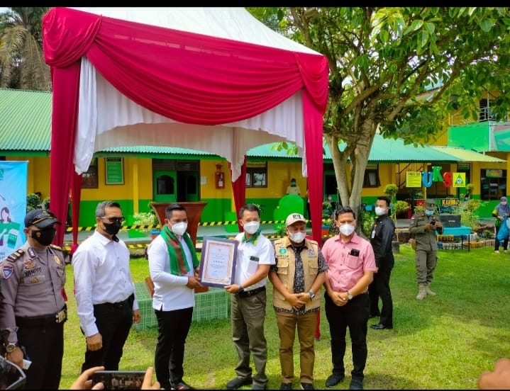 Gelar Vaksinasi, Perusahaan Sawit ini Dapat Penghargaan