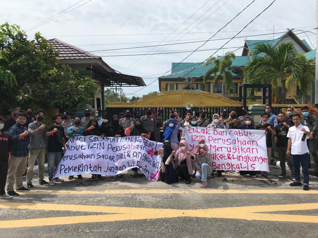 Tambang Pasir Rusak Pulau Rupat, Massa Minta Izin PT. Logo Mas Dicabut