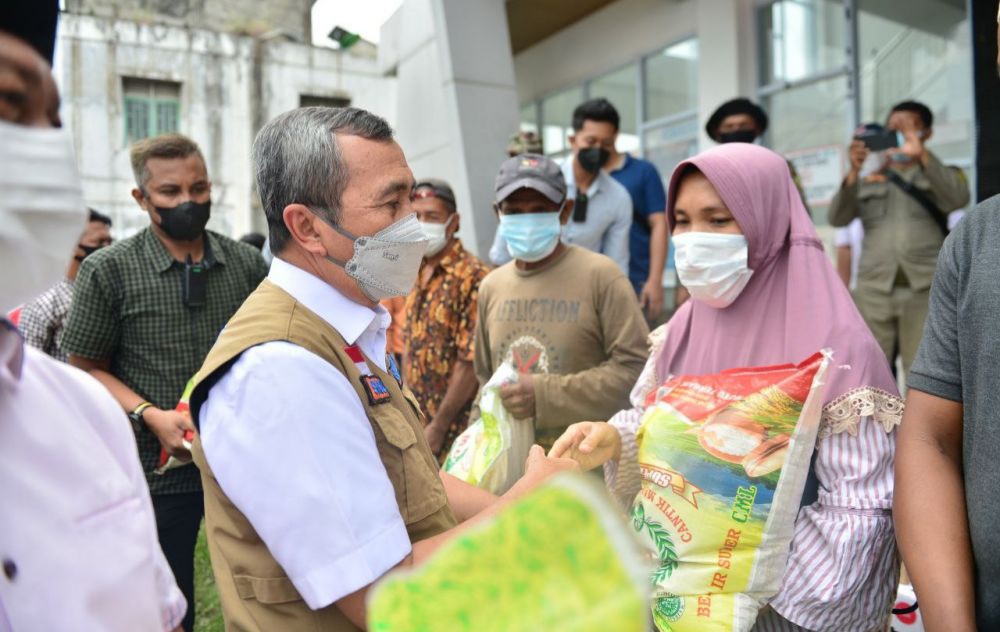 Gubernur Riau Datangi Lokasi Banjir, Ribuan Rumah Terendam Air