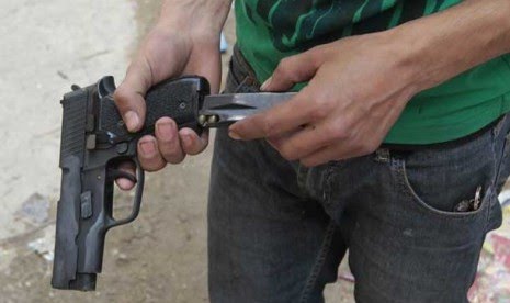 Satpam Perusahaan Beli Pistol Pakai JNE, Dikemas dalam Boneka