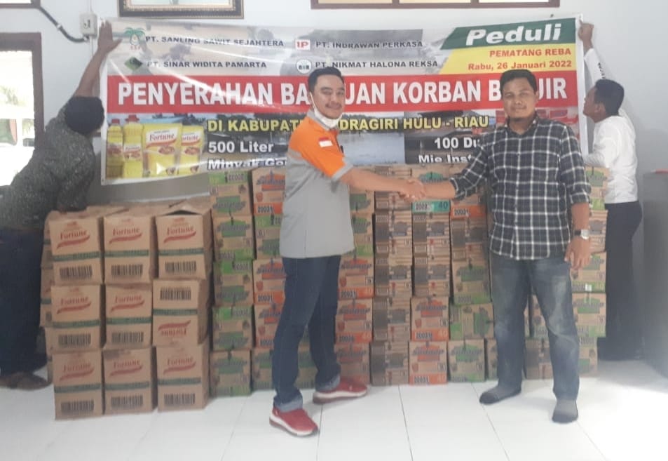 Korban Banjir Dapat Bantuan Minyak Goreng dan Mie Instan