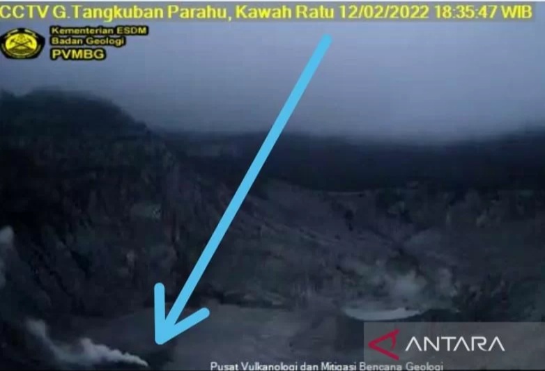 Gunung Tangkuban Perahu Muntahkan Asap Solfatara