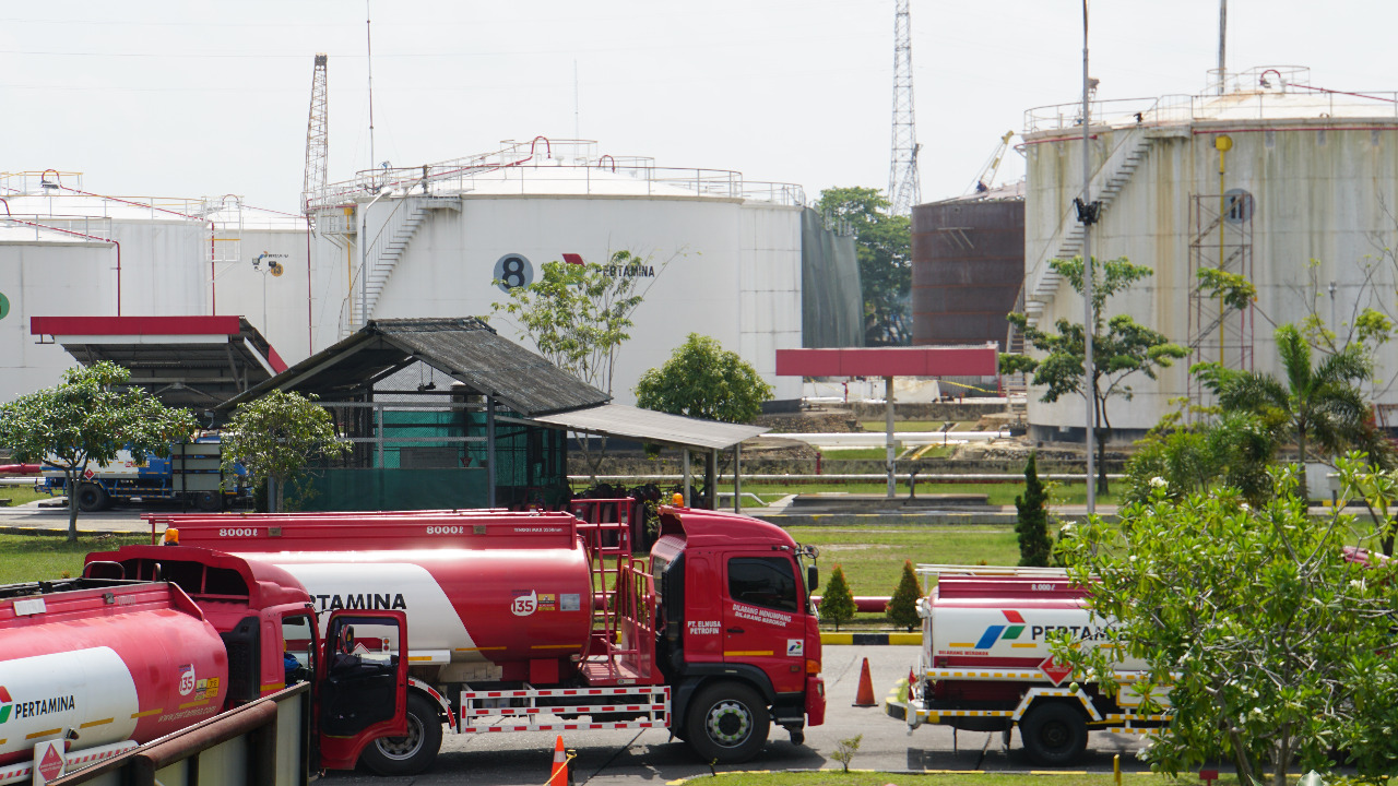 Pertamina Sebut Stok Solar Aman, Padahal Antrean Selalu Panjang