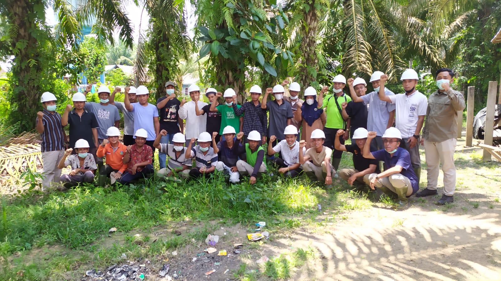 Petani Sawit Dilatih K3 Agar Paham Bahaya yang Mengancam di Kebun