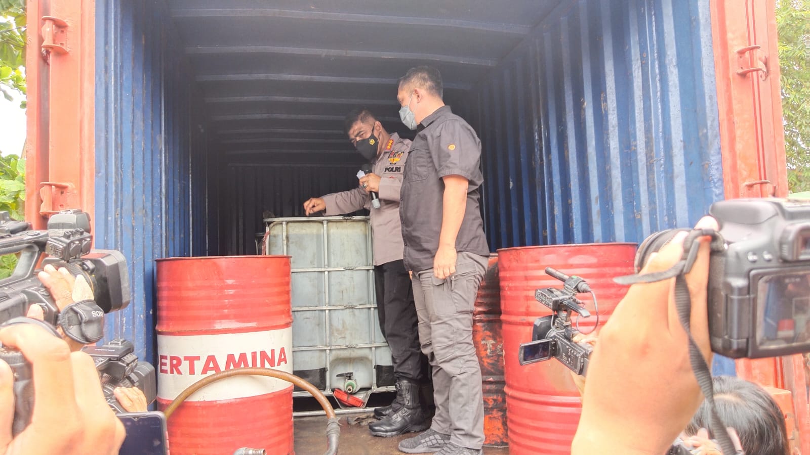 Polisi Bongkar 30.000 Liter Solar Oplosan di Pekanbaru