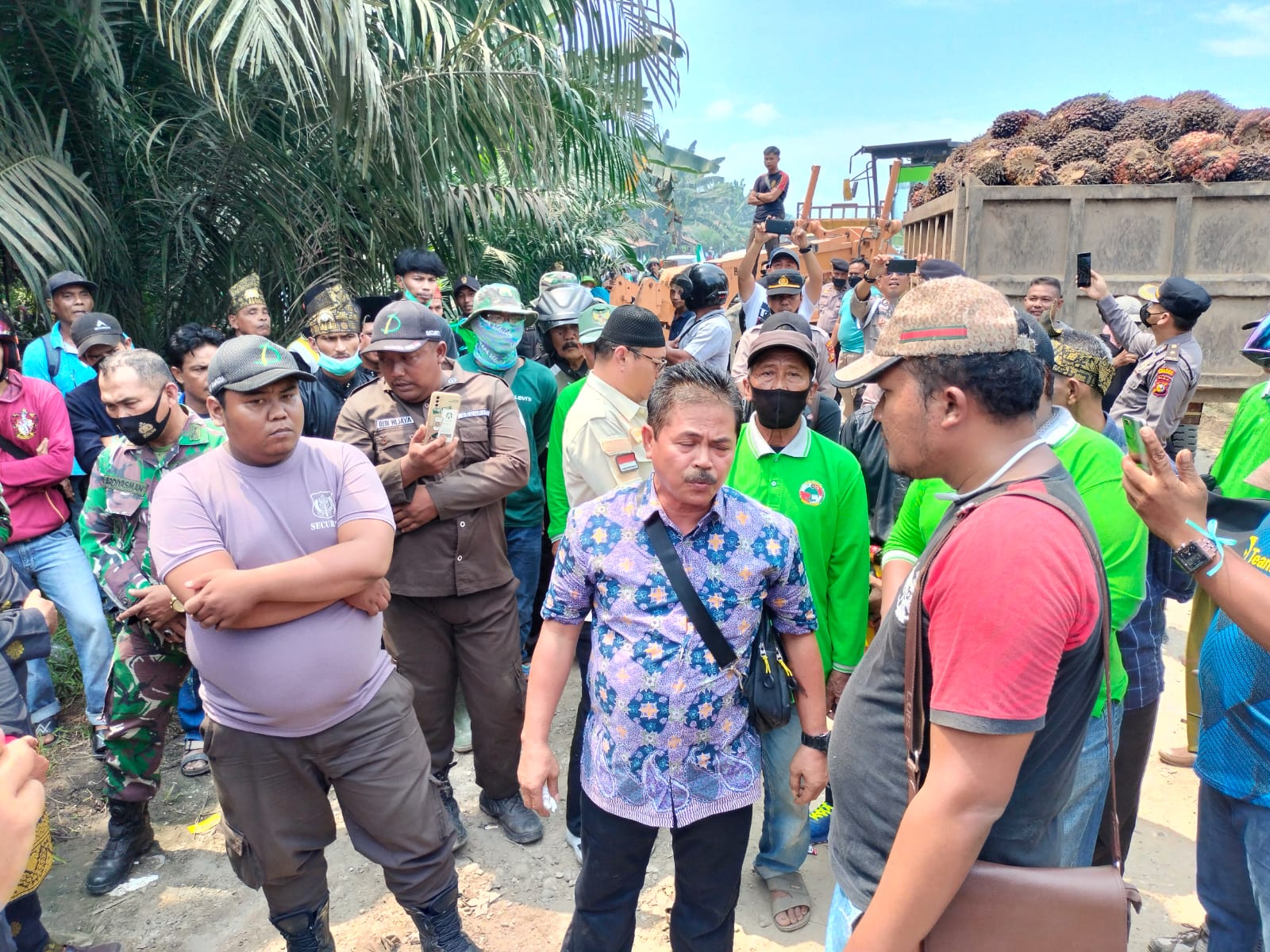 Ratusan Petani Tuntut Kebun yang Dikuasai Korporasi Dikembalikan