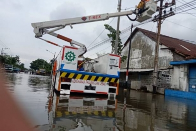 Kisah Pasukan Khusus Penjaga Terang di Tengah Banjir