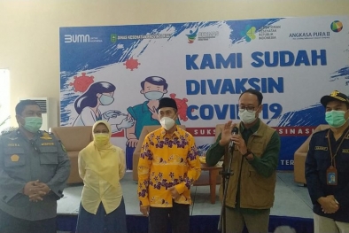 Ratusan Petugas Bandara Pekanbaru Divaksin Covid-19