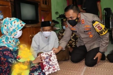 Jokowi Beri Bantuan Buat Istri Terduga Teroris yang Ditangkap Densus 88