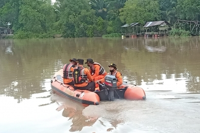 Fajar Dicari Tim SAR Usai Hilang Saat Cari Ikan di Sungai Siak