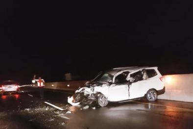 Mobil Wuling Tabrak Ekor Fuso dari Belakang di Tol Permai