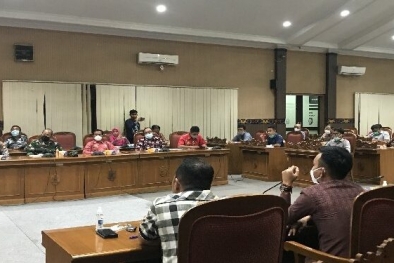 Realisasi Kebun Plasma dan Pohon Sawit di Pinggir Sungai Disoal Warga