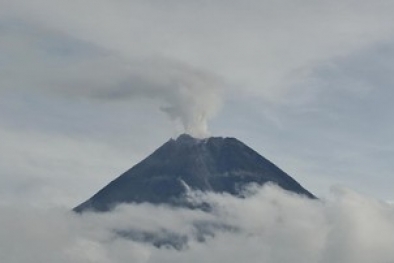 Gunung Merapi Keluarkan Awan Panas hingga 1,6 Kilometer