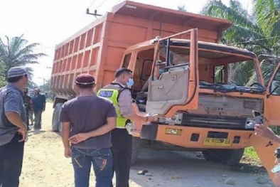 Sang Ibu Pingsan Anaknya Dilindas, Truk Diamuk Massa