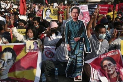 Demonstran Myanmar Peringati Ulang Tahun Suu Kyi di Jalanan