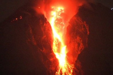 Gunung Merapi Luncurkan Guguran Lava Pijar Sejauh 1,5 Km