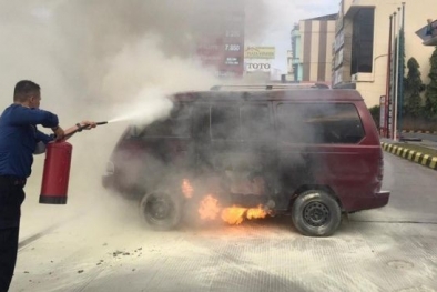 Usai Isi BBM, Mobil Carry Terbakar di SPBU Antasari