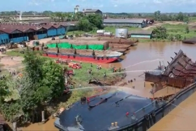 Kapal Tongkang Meledak, Terdengar Hingga 4 Km dan Kaca Rumah Pecah