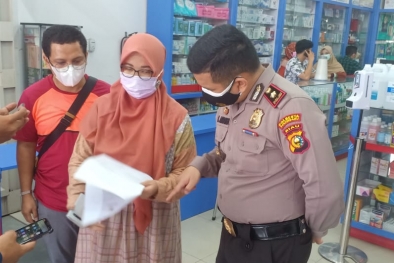 Polsek Tampan Cek Harga Obat di Sejumlah Apotek