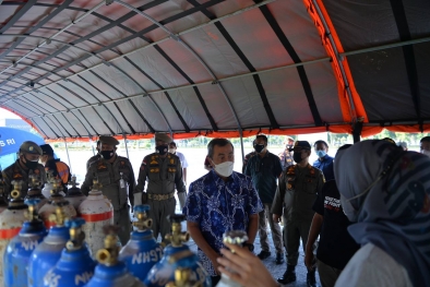 Bongkar Muat Tabung Oksigen Dipantau Gubernur Riau