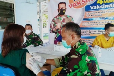 Bantu Satgas Covid, RS TNI AU Lanud RSN Pekanbaru Vaksinasi Warga