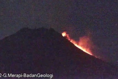 Gunung Merapi Luncurkan Lava Pijar Setinggi 1.200 Meter