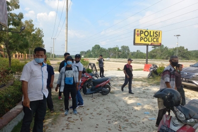 Datangi Polres Siak, Warga Minta Aktivitas Penebangan Kayu PT WSSI Dihentikan