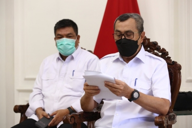 Pemprov Riau Bikin Program Adopsi Pohon, Perusahaan Harus Ikut