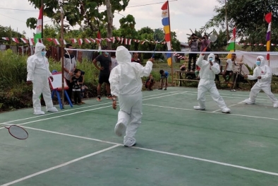 Warga Pekanbaru Lomba 17 Agustus Pakai APD Biar Tak Kena Corona