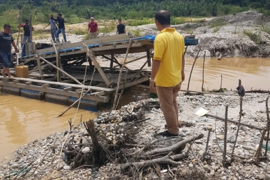 Razia Tambang Emas di Kuansing, Polisi Musnahkan 9 Perahu Rakitan