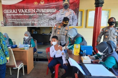 Anak-anak Sekolah di Dabo Singkep Divaksin Covid-19