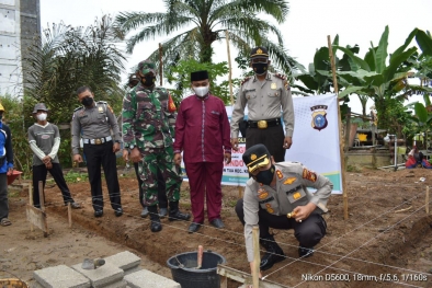 Gubuk Berdinding Pelepah Sawit Itu Mulai Dibedah