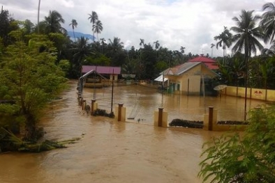 BMKG Ingatkan Waspadai Potensi Banjir & Gelombang Laut Bisa Capai 4 Meter