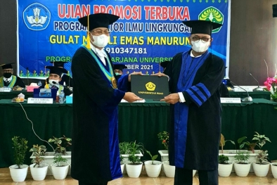 Ketum Apkasindo Lulusan Tercepat dalam Program Doktor Universitas Riau