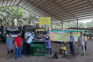 Mesin Pencacah Pakan Sapi Gratis, Peternak di Kampar Girang