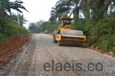 Dua Perusahaan Sawit Patungan Perbaiki Jalan Desa di Inhu