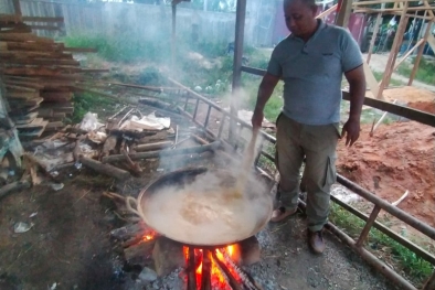 Pesanan Gula Merah Sawit Terus Datang, Petani Girang